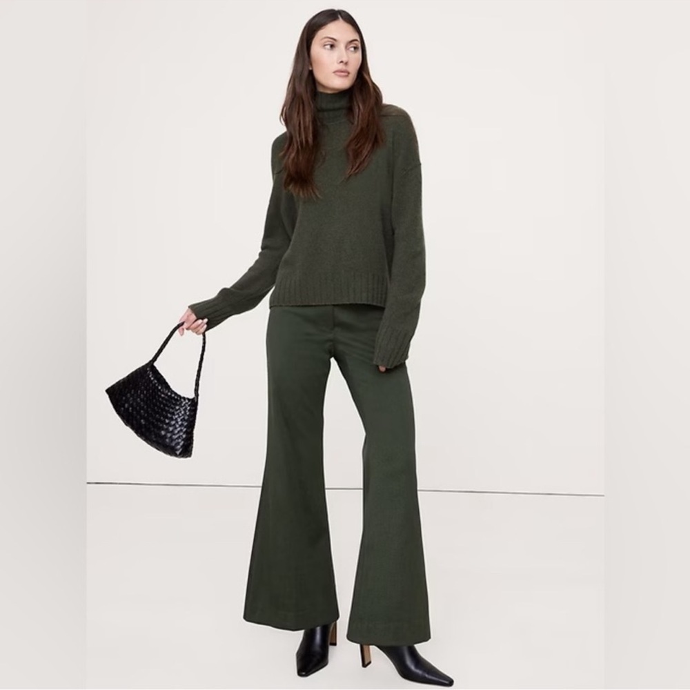 NWT Banana Republic Mid-Rise Flare Italian Twill Pant Green Trouser Career winte